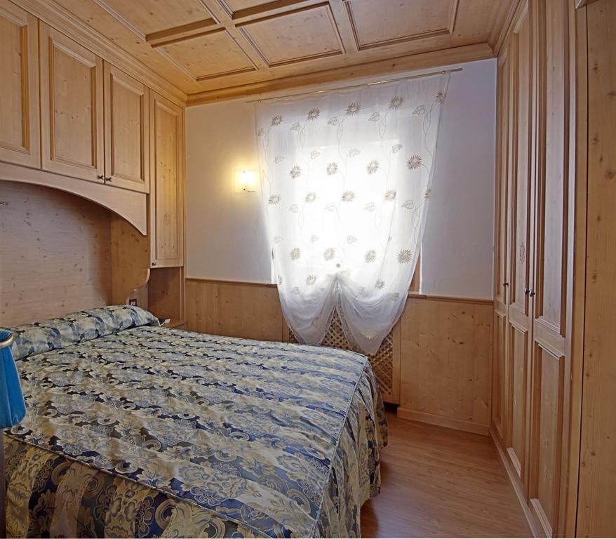 Appartamenti Barisetti Кортина д'Ампецо Стая снимка