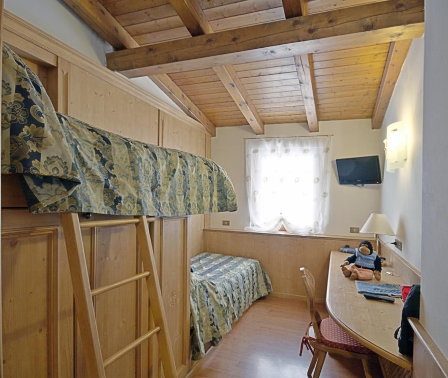 Appartamenti Barisetti Кортина д'Ампецо Стая снимка